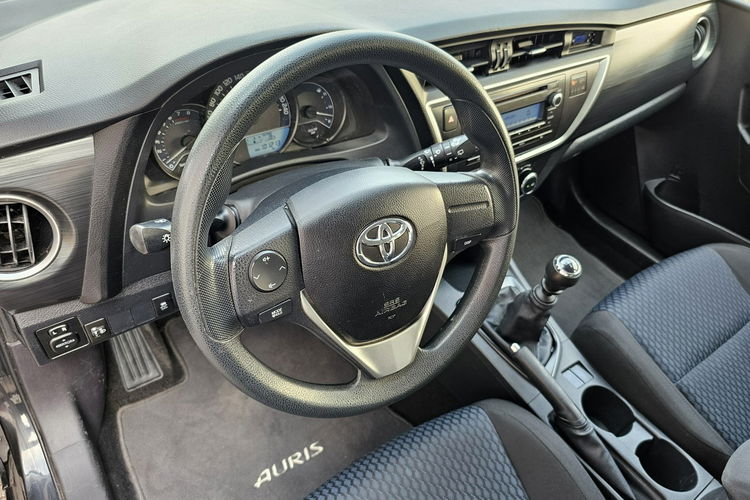 Toyota Auris niski przebieg, czysty zadbany zdjęcie 13