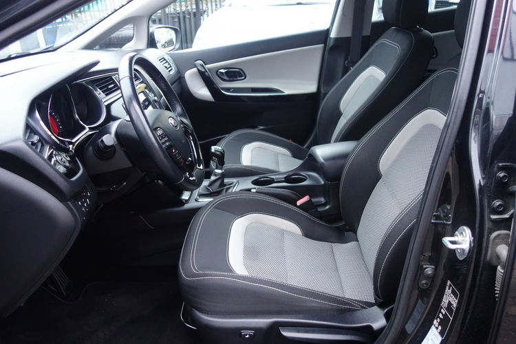 Cee'd Kia Ceed 2018 1.6 benzyna 135km navi kamera przebieg 83tys zdjęcie 7