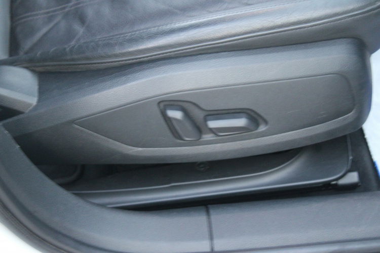 Audi A4 S-Line, automat, pamięć-fotela, skóra, nawigacja, kamera, szyberdach zdjęcie 14