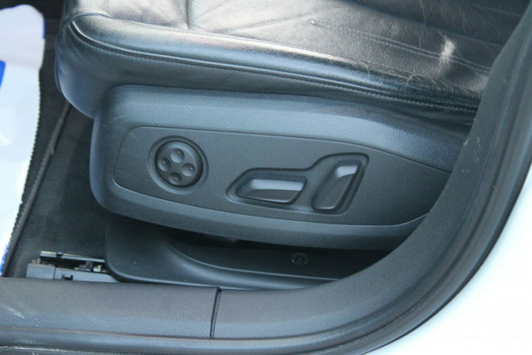Audi A4 S-Line, automat, pamięć-fotela, skóra, nawigacja, kamera, szyberdach zdjęcie 15