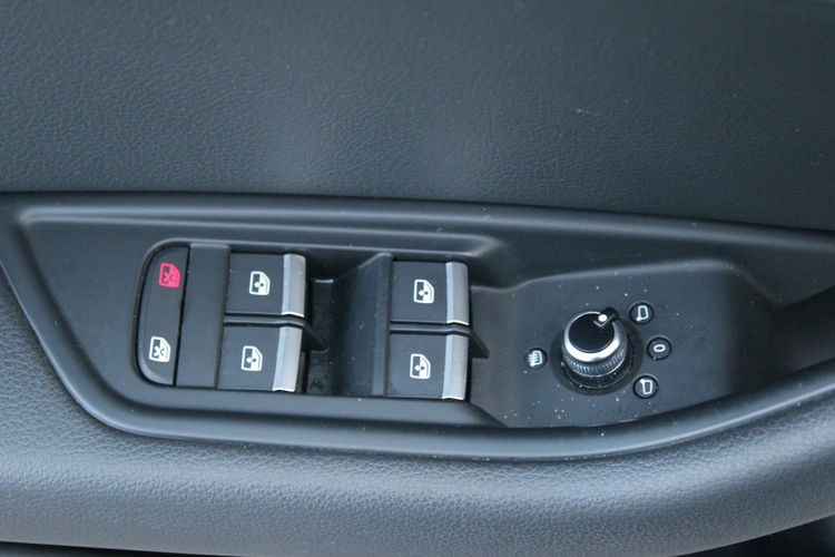 Audi A4 S-Line, automat, pamięć-fotela, skóra, nawigacja, kamera, szyberdach zdjęcie 18