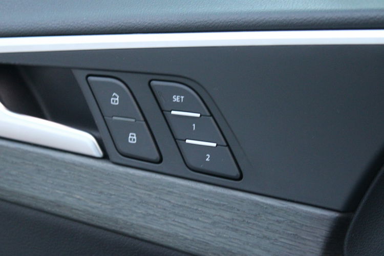 Audi A4 S-Line, automat, pamięć-fotela, skóra, nawigacja, kamera, szyberdach zdjęcie 19