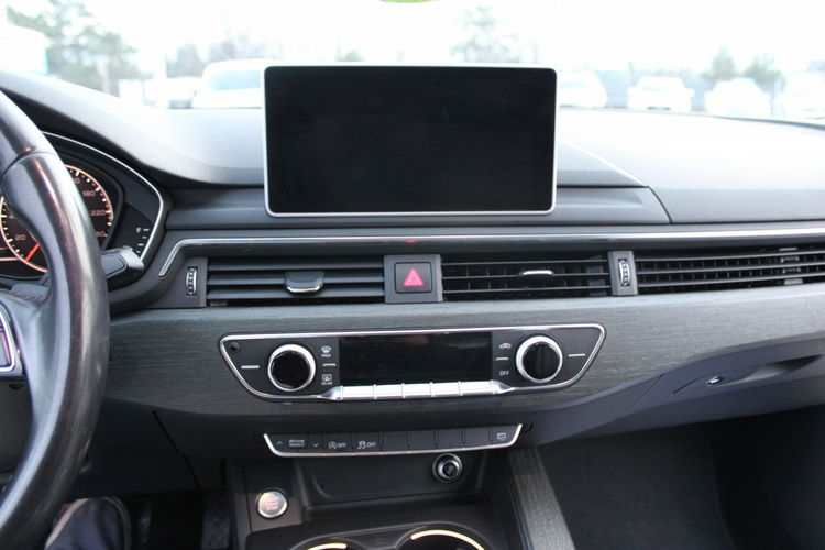 Audi A4 S-Line, automat, pamięć-fotela, skóra, nawigacja, kamera, szyberdach zdjęcie 23