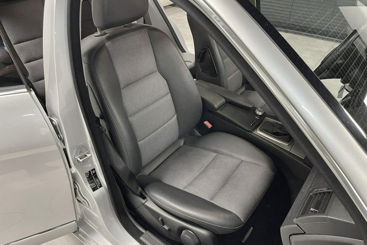 Mercedes C 220 2.2 170KM Automat Avantgarde Skóry Duża Navi Półskóry Serwis Z NIEMIEC zdjęcie 17