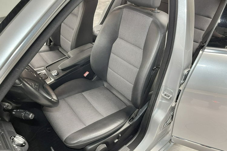 Mercedes C 220 2.2 170KM Automat Avantgarde Skóry Duża Navi Półskóry Serwis Z NIEMIEC zdjęcie 25