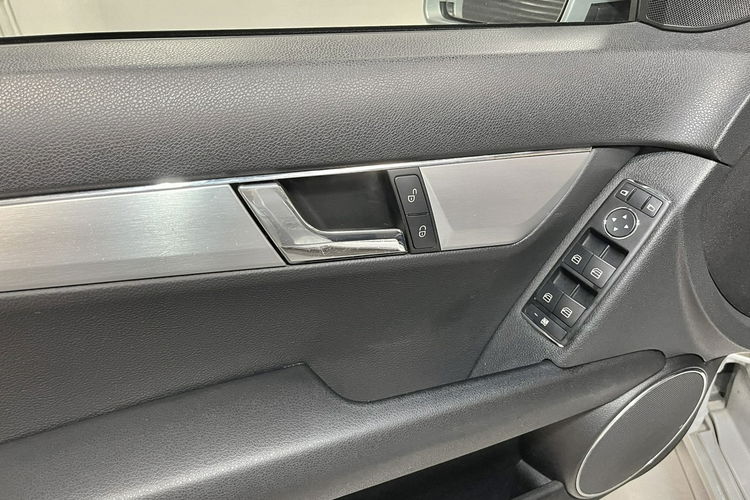 Mercedes C 220 2.2 170KM Automat Avantgarde Skóry Duża Navi Półskóry Serwis Z NIEMIEC zdjęcie 36