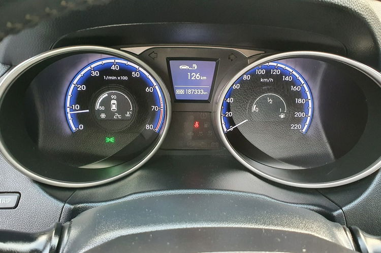 Hyundai ix35 2.0i 163KM # Climatronic # Parktronic # PółSkóra # Serwis do Końca zdjęcie 17