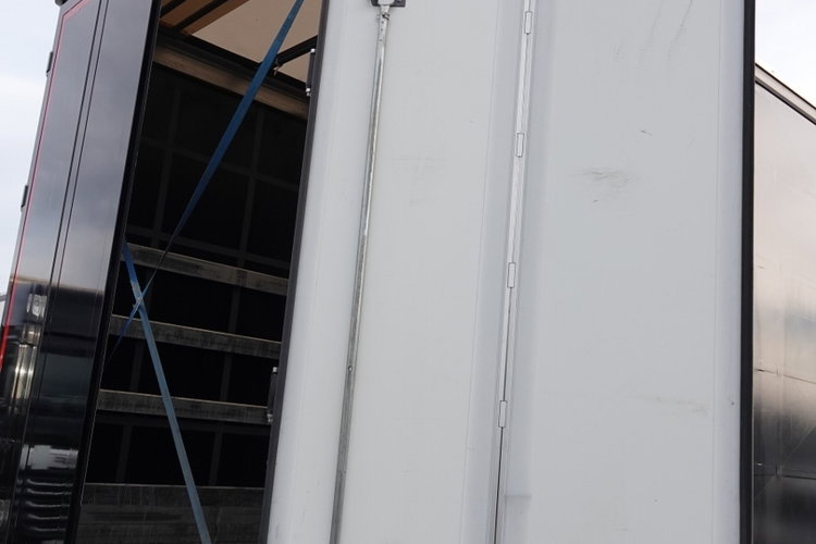 Volvo FH 460 / XXL / I-SAVE / 6x2 / FIRANKA - 7.8 m / SOLÓWKA / PODNOSZONY DACH / KLIMA POSTOJOWA / DOKI- ZAWIESIE  DO WÓZKA / PO ZŁOTYM KONTRAKCIE SERWISOWYM zdjęcie 22