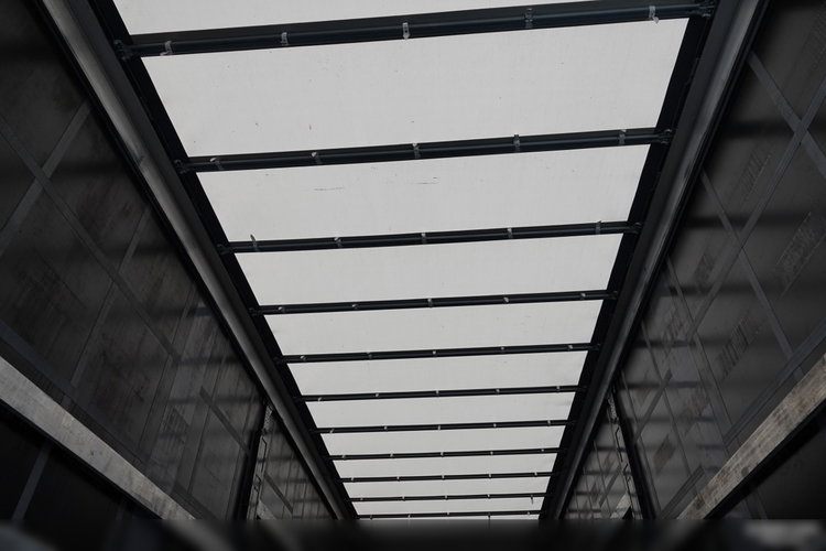 Volvo FH 460 / XXL / I-SAVE / 6x2 / FIRANKA - 7.8 m / SOLÓWKA / PODNOSZONY DACH / KLIMA POSTOJOWA / DOKI- ZAWIESIE  DO WÓZKA / PO ZŁOTYM KONTRAKCIE SERWISOWYM zdjęcie 26