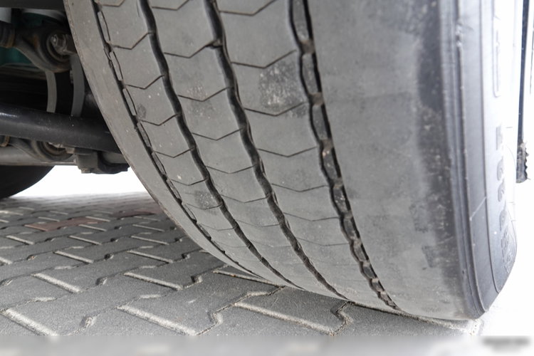 Volvo FH 460 / XXL / I-SAVE / 6x2 / FIRANKA - 7.8 m / SOLÓWKA / PODNOSZONY DACH / KLIMA POSTOJOWA / DOKI- ZAWIESIE  DO WÓZKA / PO ZŁOTYM KONTRAKCIE SERWISOWYM zdjęcie 29