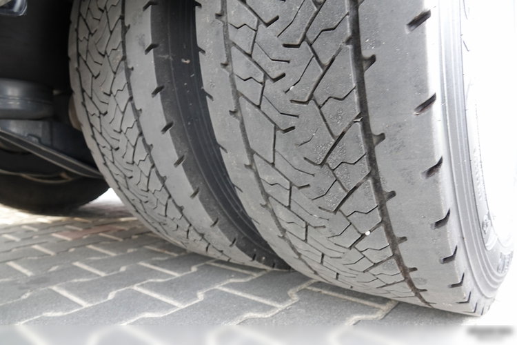 Volvo FH 460 / XXL / I-SAVE / 6x2 / FIRANKA - 7.8 m / SOLÓWKA / PODNOSZONY DACH / KLIMA POSTOJOWA / DOKI- ZAWIESIE  DO WÓZKA / PO ZŁOTYM KONTRAKCIE SERWISOWYM zdjęcie 31