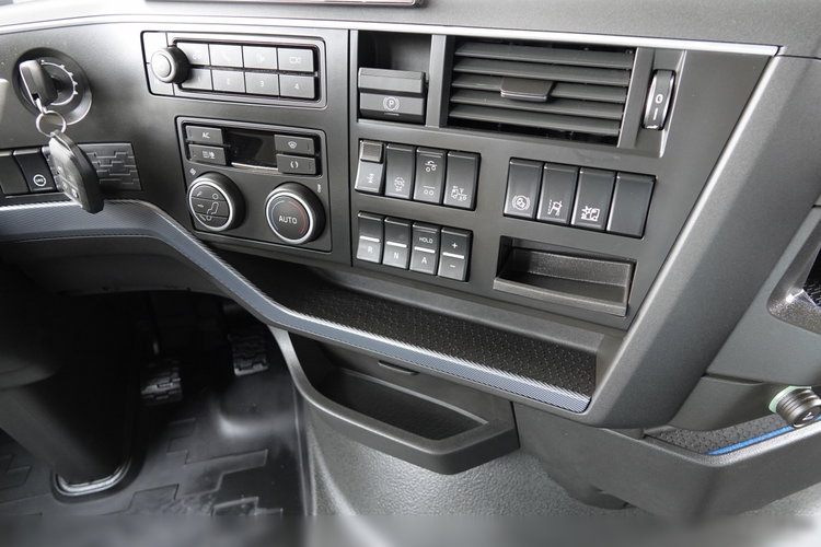 Volvo FH 460 / XXL / I-SAVE / 6x2 / FIRANKA - 7.8 m / SOLÓWKA / PODNOSZONY DACH / KLIMA POSTOJOWA / DOKI- ZAWIESIE  DO WÓZKA / PO ZŁOTYM KONTRAKCIE SERWISOWYM zdjęcie 42