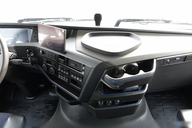 Volvo FH 460 / XXL / I-SAVE / 6x2 / FIRANKA - 7.8 m / SOLÓWKA / PODNOSZONY DACH / KLIMA POSTOJOWA / DOKI- ZAWIESIE  DO WÓZKA / PO ZŁOTYM KONTRAKCIE SERWISOWYM zdjęcie 43