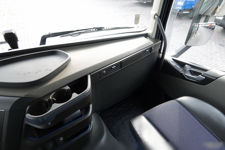 Volvo FH 460 / XXL / I-SAVE / 6x2 / FIRANKA - 7.8 m / SOLÓWKA / PODNOSZONY DACH / KLIMA POSTOJOWA / DOKI- ZAWIESIE  DO WÓZKA / PO ZŁOTYM KONTRAKCIE SERWISOWYM zdjęcie 44