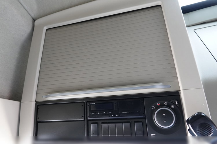 Volvo FH 460 / XXL / I-SAVE / 6x2 / FIRANKA - 7.8 m / SOLÓWKA / PODNOSZONY DACH / KLIMA POSTOJOWA / DOKI- ZAWIESIE  DO WÓZKA / PO ZŁOTYM KONTRAKCIE SERWISOWYM zdjęcie 45