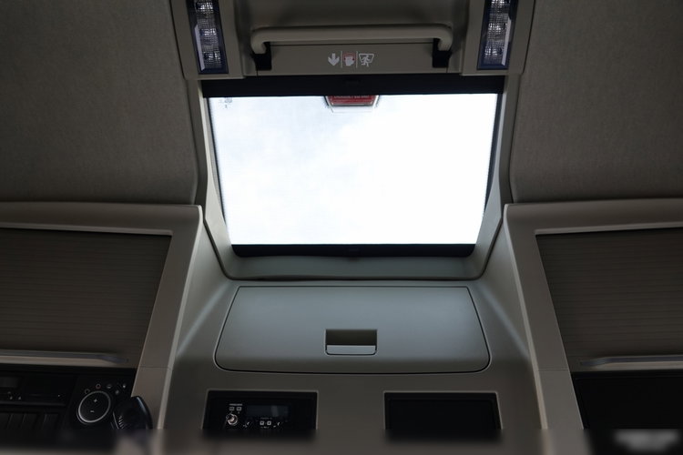 Volvo FH 460 / XXL / I-SAVE / 6x2 / FIRANKA - 7.8 m / SOLÓWKA / PODNOSZONY DACH / KLIMA POSTOJOWA / DOKI- ZAWIESIE  DO WÓZKA / PO ZŁOTYM KONTRAKCIE SERWISOWYM zdjęcie 46