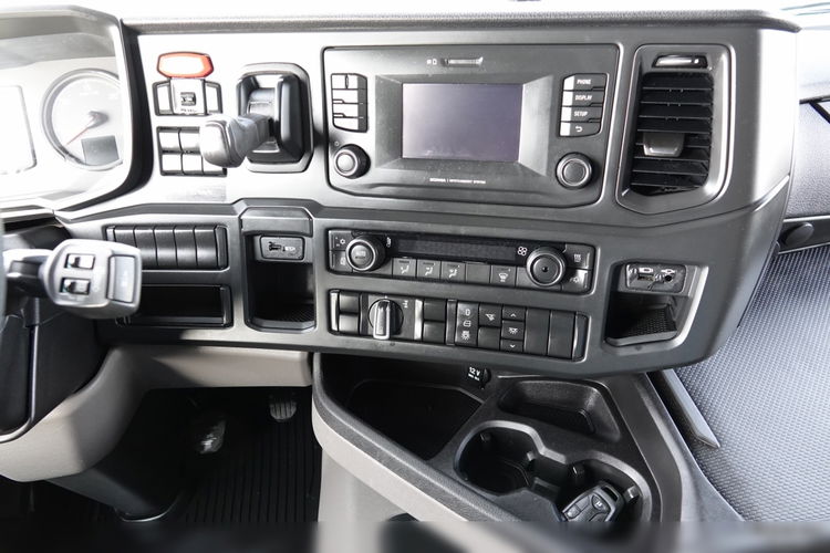 Scania R 500 / RETARDER /  KLIMA POSTOJOWA / NOWE OPONY / 12.2020 ROK / PO ZŁOTYM KONTRAKCIE SERWISOWYM  zdjęcie 27