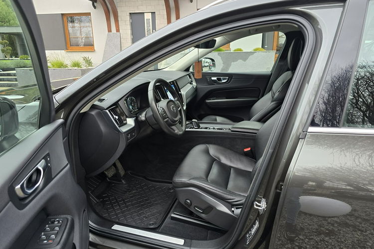 Volvo XC 60 B4 Momentum Pro / Salon PL I-właściciel / Bezwypadkowy zdjęcie 22