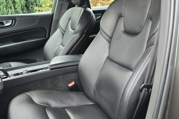 Volvo XC 60 B4 Momentum Pro / Salon PL I-właściciel / Bezwypadkowy zdjęcie 27