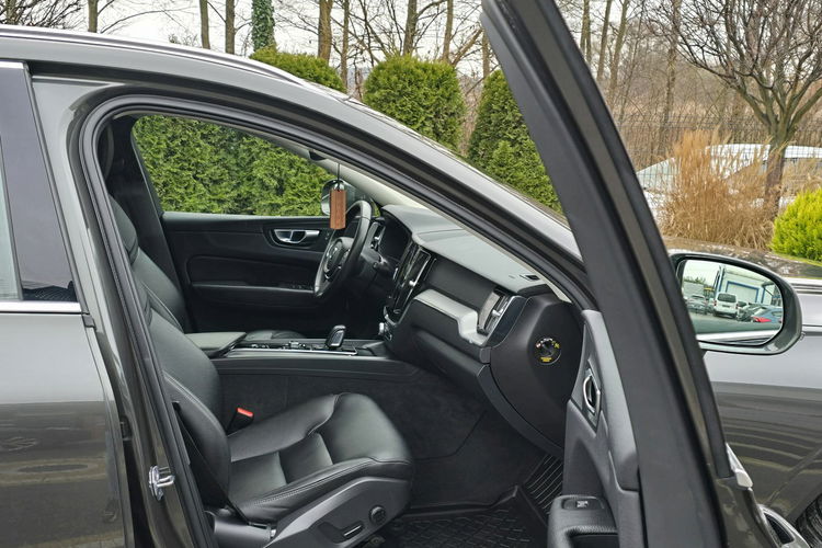 Volvo XC 60 B4 Momentum Pro / Salon PL I-właściciel / Bezwypadkowy zdjęcie 5
