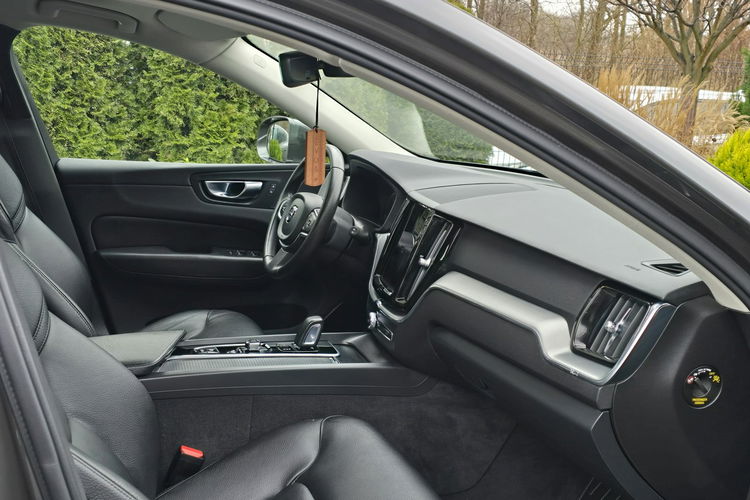 Volvo XC 60 B4 Momentum Pro / Salon PL I-właściciel / Bezwypadkowy zdjęcie 7