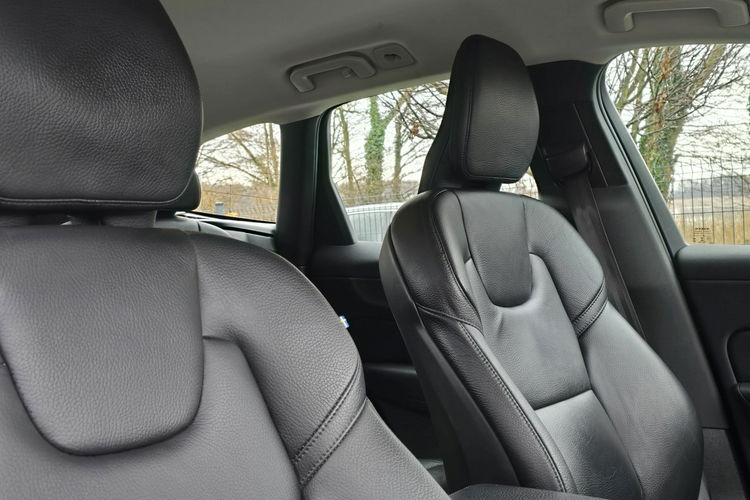Volvo XC 60 B4 Momentum Pro / Salon PL I-właściciel / Bezwypadkowy zdjęcie 8