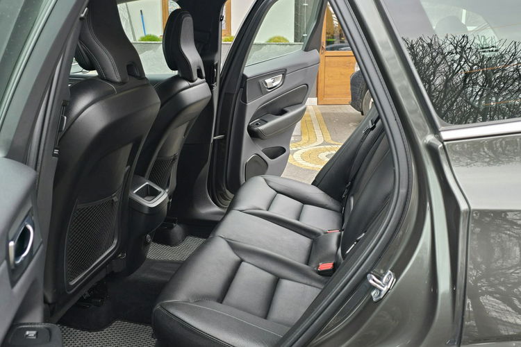 Volvo XC 60 B4 Momentum Pro / Salon PL I-właściciel / Bezwypadkowy zdjęcie 9