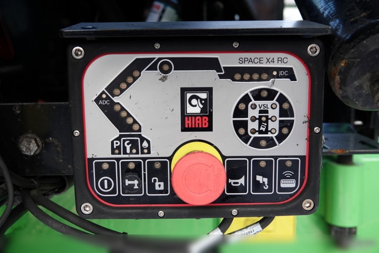 Mercedes AROCS 3240 / 8x4 / SKRZYNIOWY + HDS HIAB 192 E-5 wysów : 15 M  / HDS ZA KABINĄ / TRIDEM / OŚ PODNOSZONA + SKRĘTNA / EURO 6 / STEROWANIE RADIOWE  zdjęcie 18