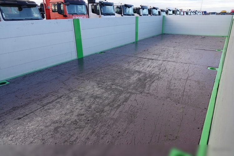 Mercedes AROCS 3240 / 8x4 / SKRZYNIOWY + HDS HIAB 192 E-5 wysów : 15 M  / HDS ZA KABINĄ / TRIDEM / OŚ PODNOSZONA + SKRĘTNA / EURO 6 / STEROWANIE RADIOWE  zdjęcie 23