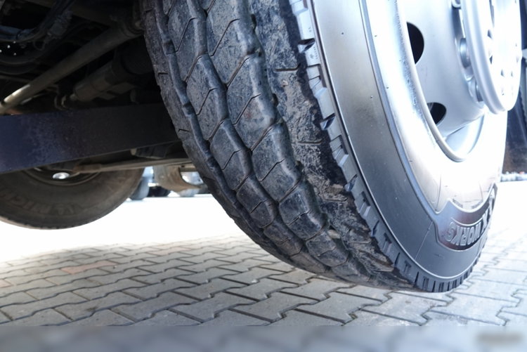 Mercedes AROCS 3240 / 8x4 / SKRZYNIOWY + HDS HIAB 192 E-5 wysów : 15 M  / HDS ZA KABINĄ / TRIDEM / OŚ PODNOSZONA + SKRĘTNA / EURO 6 / STEROWANIE RADIOWE  zdjęcie 29