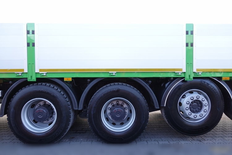 Mercedes AROCS 3240 / 8x4 / SKRZYNIOWY + HDS HIAB 192 E-5 wysów : 15 M  / HDS ZA KABINĄ / TRIDEM / OŚ PODNOSZONA + SKRĘTNA / EURO 6 / STEROWANIE RADIOWE  zdjęcie 30