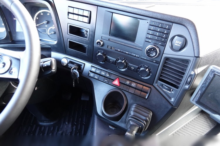 Mercedes AROCS 3240 / 8x4 / SKRZYNIOWY + HDS HIAB 192 E-5 wysów : 15 M  / HDS ZA KABINĄ / TRIDEM / OŚ PODNOSZONA + SKRĘTNA / EURO 6 / STEROWANIE RADIOWE  zdjęcie 37