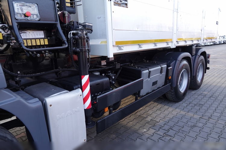 MAN TGS 33.360 / 6x4 / WYWROTKA TYLNOZSYPOWA 5.8 M + HDS HIAB XS 122 / STEROWANIE RADIOWE / HDS ZA KABINĄ / EURO 5 / UAL zdjęcie 11