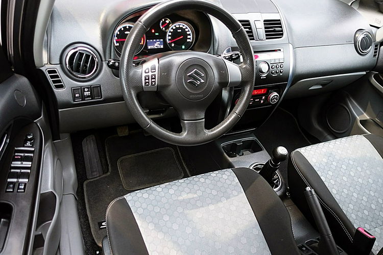 Suzuki SX4 4x4 1.6i 16V KLIMATRONIC Podgrzewane Fotele GWARANCJA Krajowy Bezwypad 4x2 zdjęcie 16