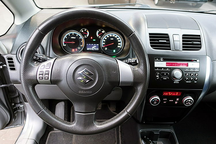 Suzuki SX4 4x4 1.6i 16V KLIMATRONIC Podgrzewane Fotele GWARANCJA Krajowy Bezwypad 4x2 zdjęcie 19