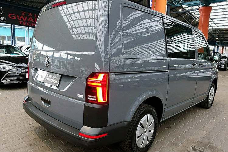 Volkswagen Transporter 5-osób AUTOMAT GWARANCJA 1wł Kraj Bezwyp FullLed+NAVI+KAMERA FV23% 4x2 zdjęcie 8