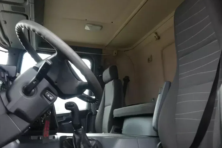 Scania P400 / 8x4 / WYWROTKA / HYDROBURTA / MANUAL / RETARDER / zdjęcie 28