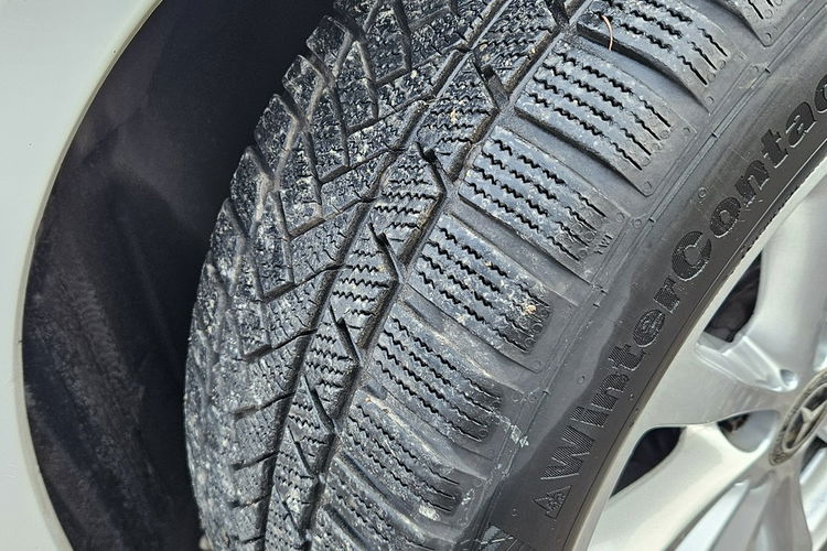 Mercedes E 220 220d 194KM 4 matic Kamery Skóra Avantgarde Zarejestrowany zdjęcie 10