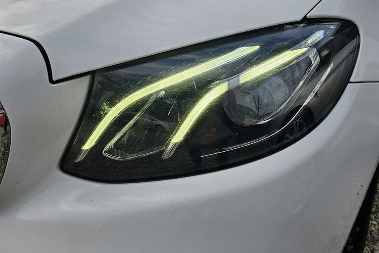 Mercedes E 220 220d 194KM 4 matic Kamery Skóra Avantgarde Zarejestrowany zdjęcie 11
