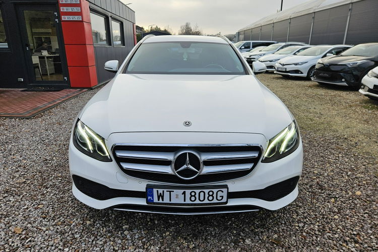 Mercedes E 220 220d 194KM 4 matic Kamery Skóra Avantgarde Zarejestrowany zdjęcie 2