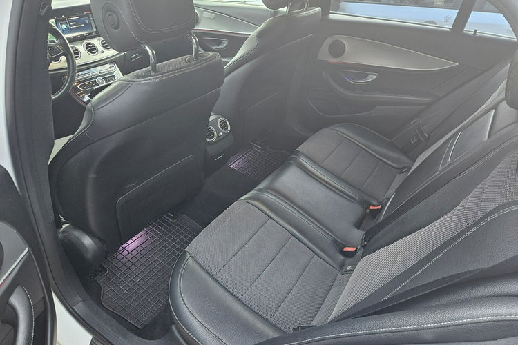 Mercedes E 220 220d 194KM 4 matic Kamery Skóra Avantgarde Zarejestrowany zdjęcie 20