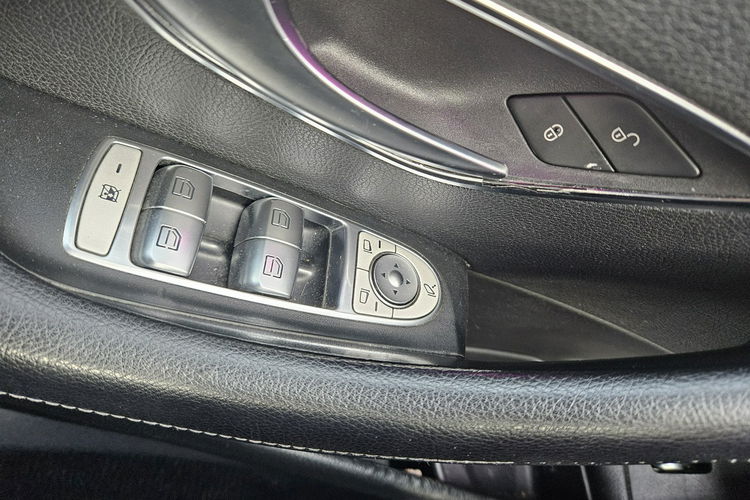 Mercedes E 220 220d 194KM 4 matic Kamery Skóra Avantgarde Zarejestrowany zdjęcie 26