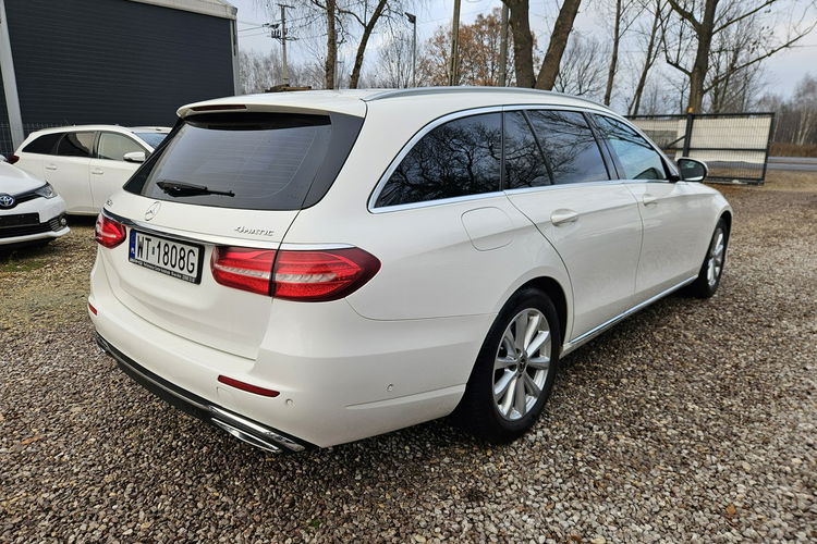 Mercedes E 220 220d 194KM 4 matic Kamery Skóra Avantgarde Zarejestrowany zdjęcie 6