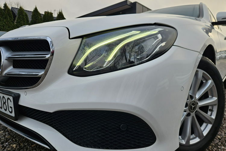 Mercedes E 220 220d 194KM 4 matic Kamery Skóra Avantgarde Zarejestrowany zdjęcie 7