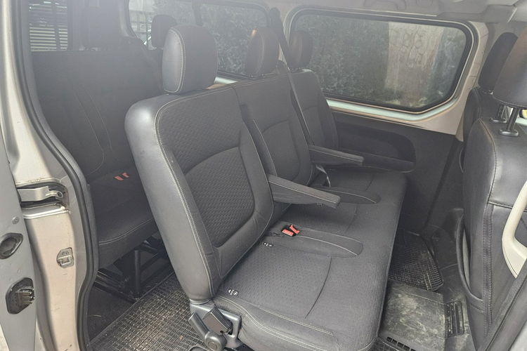 Opel Vivaro 1.6 CDTI140KM 8-osób Long Skrzydła Nawiewy Kamera Ładny Stan Serwis zdjęcie 12