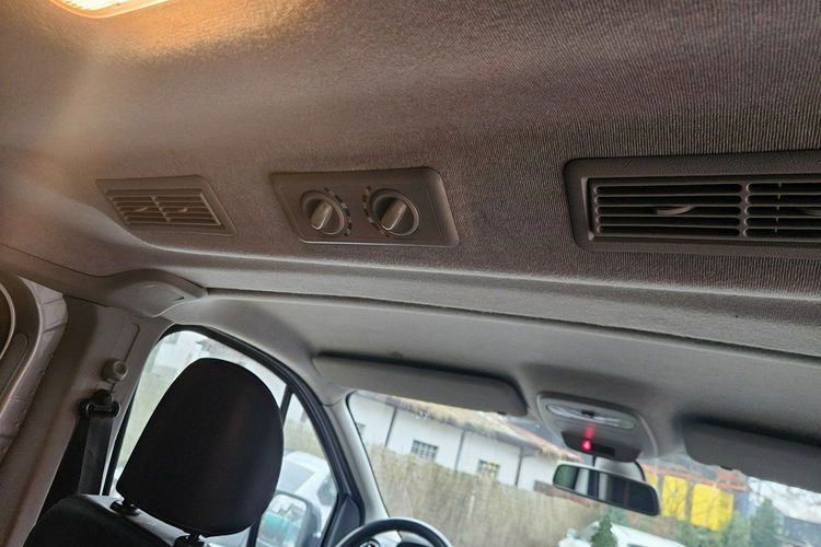 Opel Vivaro 1.6 CDTI140KM 8-osób Long Skrzydła Nawiewy Kamera Ładny Stan Serwis zdjęcie 17