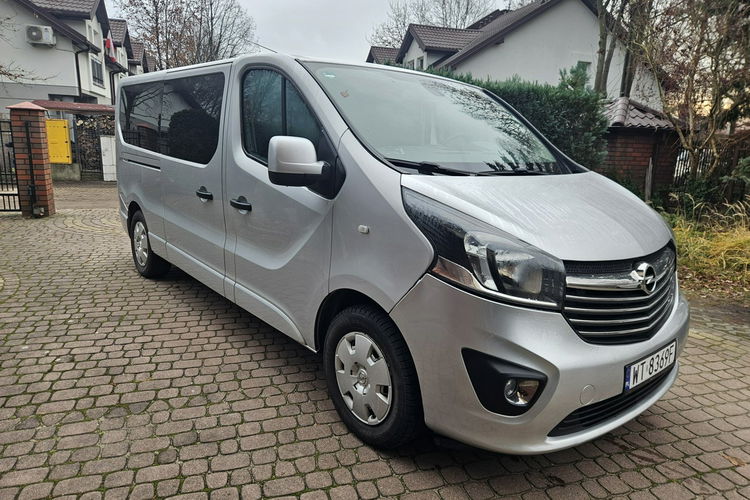 Opel Vivaro 1.6 CDTI140KM 8-osób Long Skrzydła Nawiewy Kamera Ładny Stan Serwis zdjęcie 3