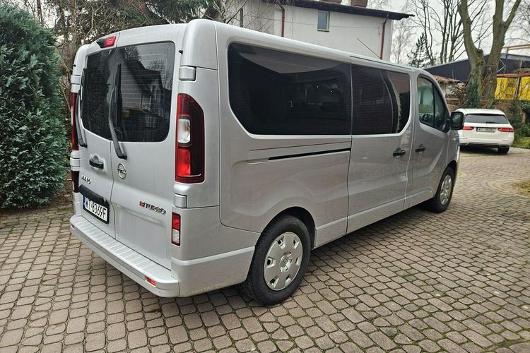 Opel Vivaro 1.6 CDTI140KM 8-osób Long Skrzydła Nawiewy Kamera Ładny Stan Serwis zdjęcie 8