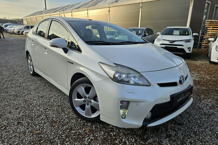 Toyota Prius 1.8 HSD 136KM Xenon Navi Hand Free Lift Kamera Skóra Full Led JBL zdjęcie 2