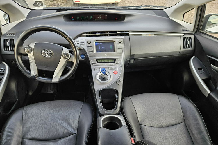 Toyota Prius 1.8 HSD 136KM Xenon Navi Hand Free Lift Kamera Skóra Full Led JBL zdjęcie 24